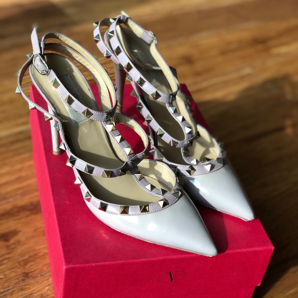 Valentino beige Rockstud Pointed-Toe heel